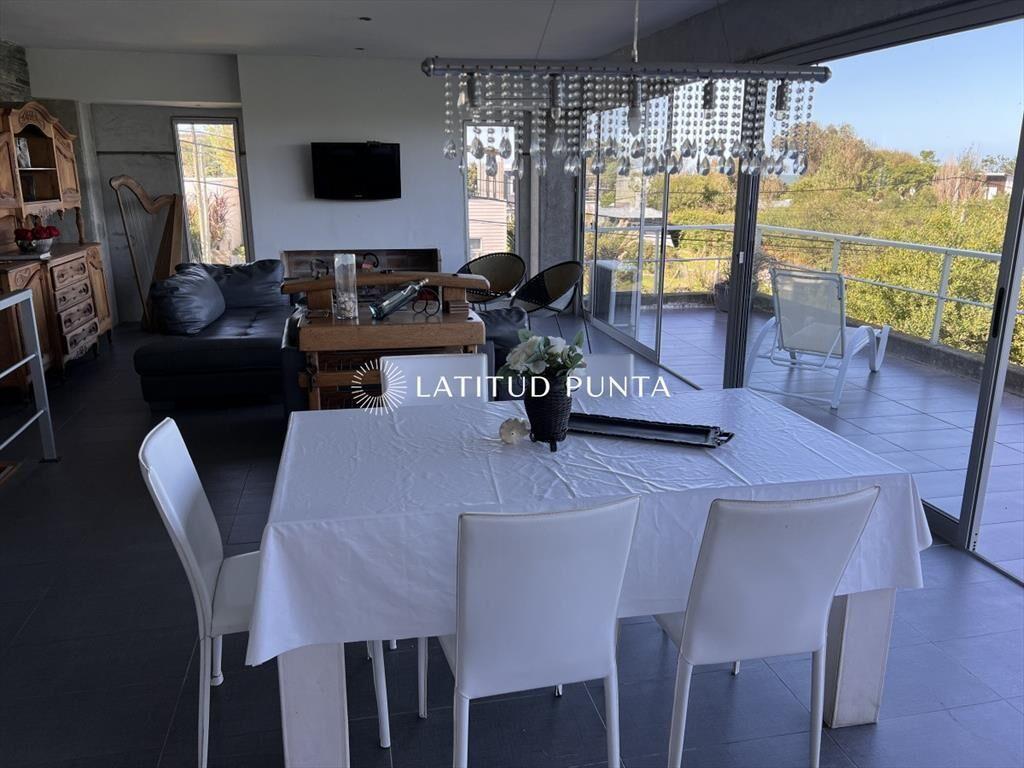 Venta de casa 3 dormitorios en Punta Piedras,