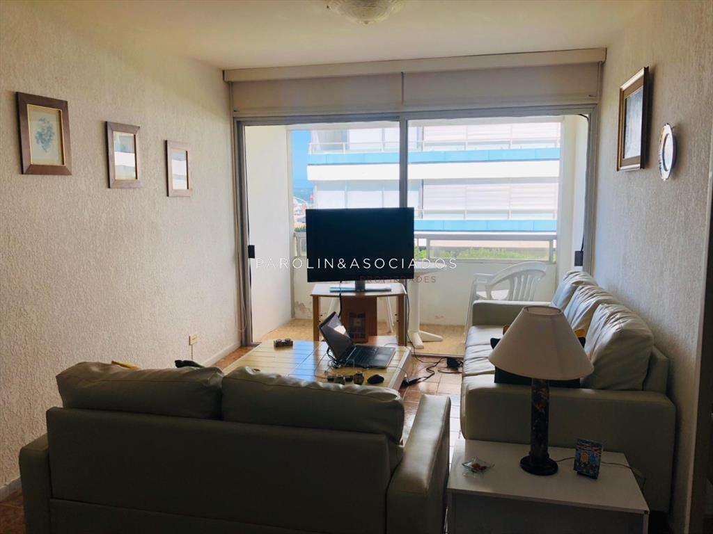 Apartamento en venta a pasos de Brava, Punta del Este.