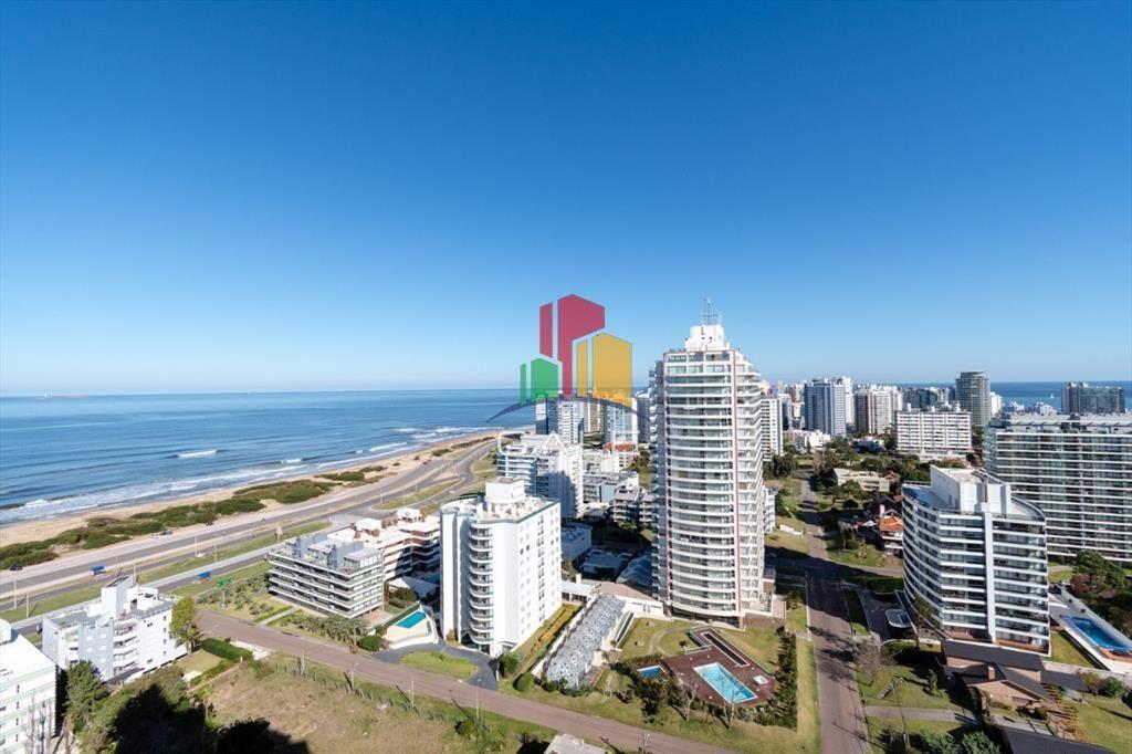 Apartamento de 2 Dormitorios en Playa Brava con Vista al Ma