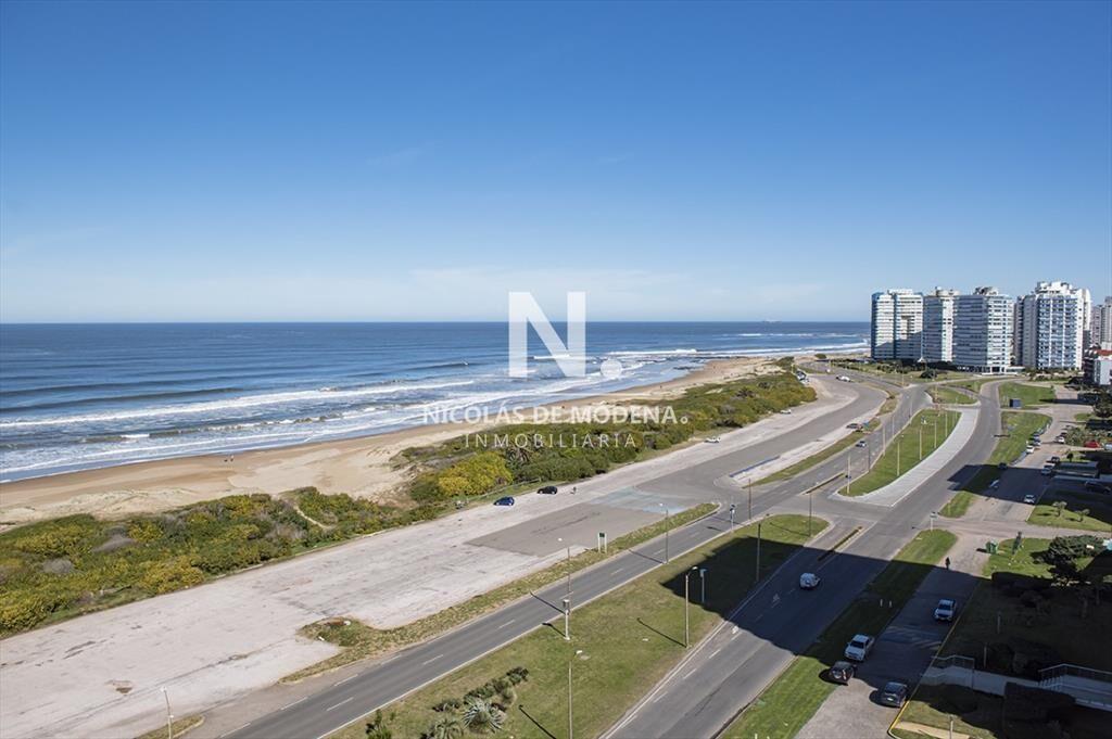 Vende apartamento de 3 dormitorios en Tiburon ,