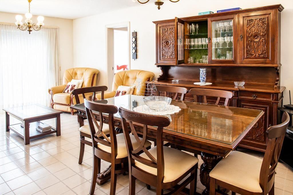Vende apartamento de 2 dormitorios con vista al ,