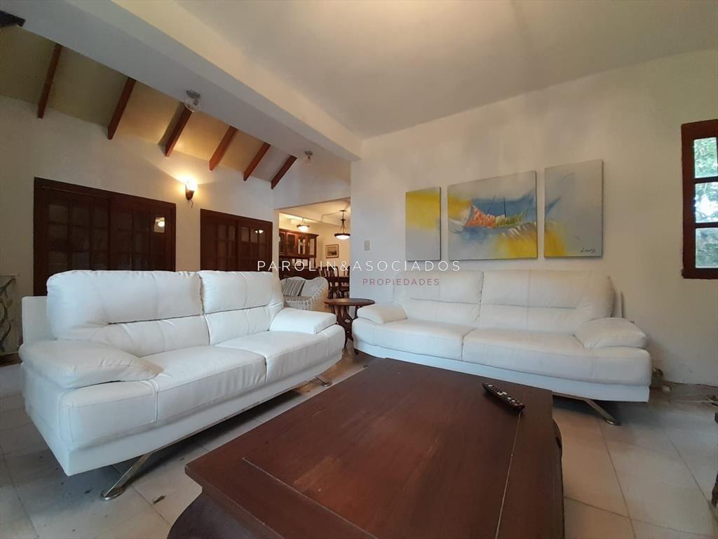 Linda casa en venta en La Barra, Punta del Este.