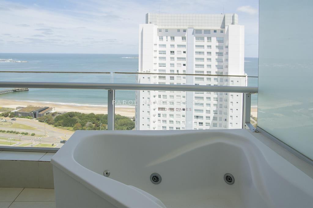 Vende apartamento de 2 dormitorios en suite en