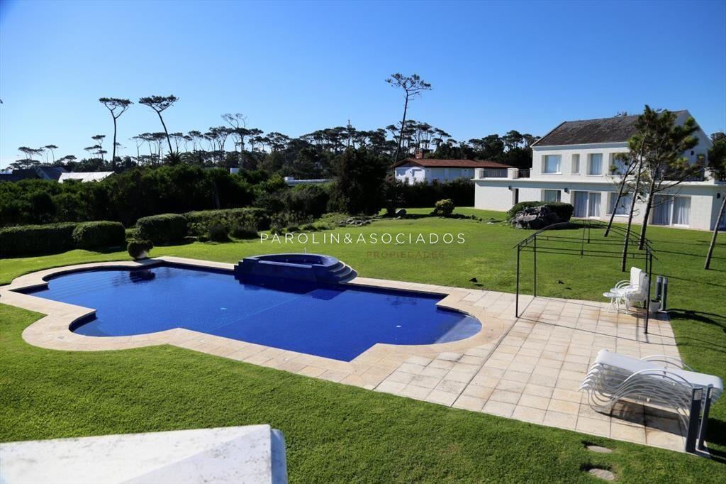 Casa en venta de 5 dormitorios en primera linea