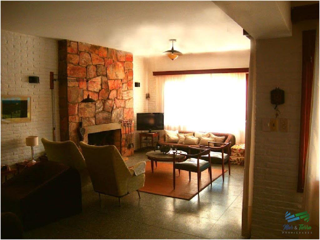 Alquilo casa de 4 dormitorios por temporada eb la