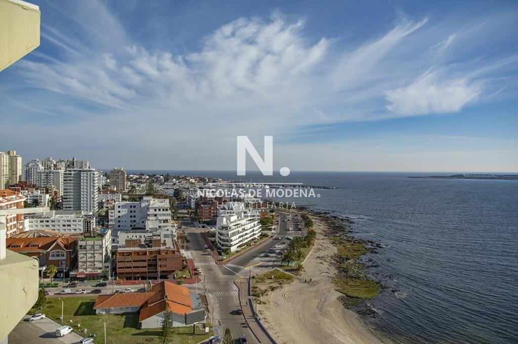 Departamento de 4 dormitorios en venta frente al