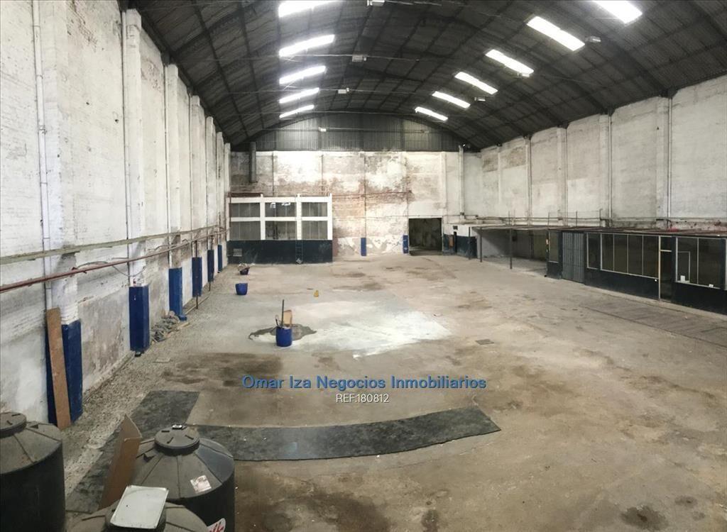 Venta local industrial con renta galpon deposito garaje