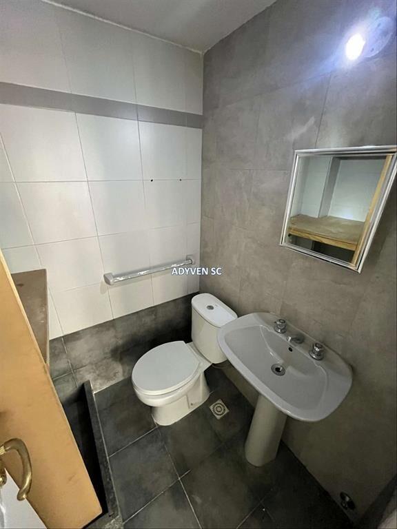 OFICINA EN VENTA CON OPCIÓN DE COCHERA. ZONA CIUDAD VIEJA.