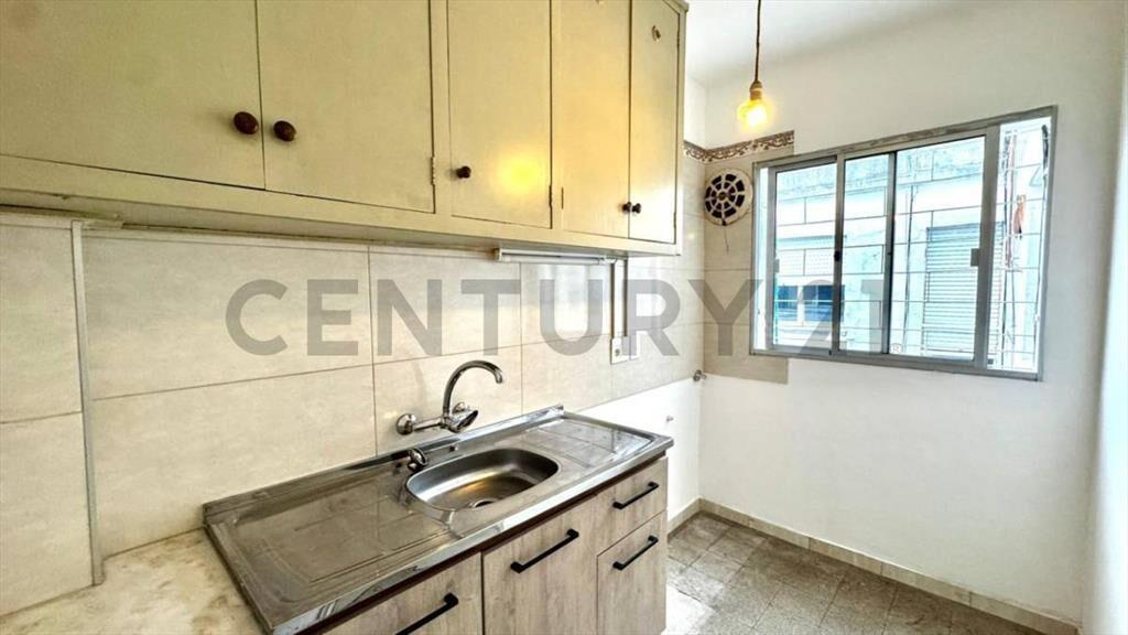 VENTA APARTAMENTO TRES CRUCES,1 DORMITORIO, 3er PISO ESCA...