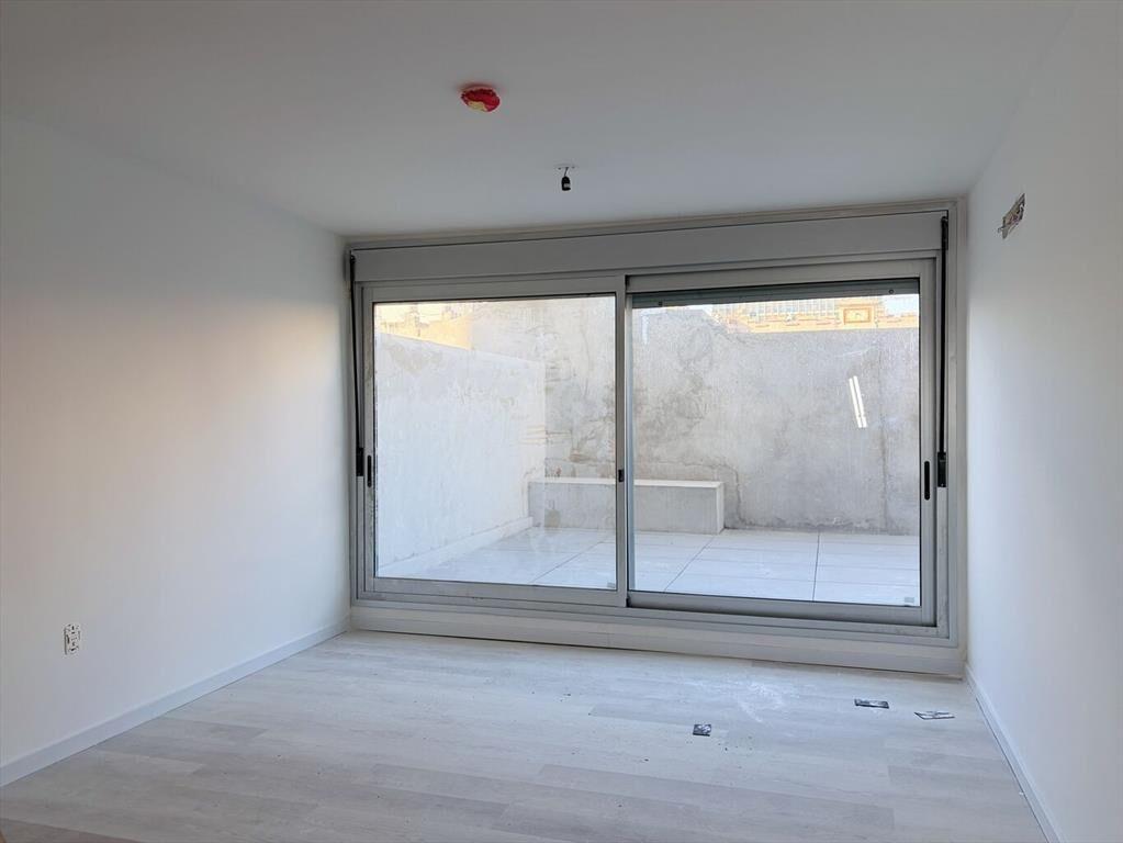 Venta apartamento 1 dormitorio con patio en Cordón a estren