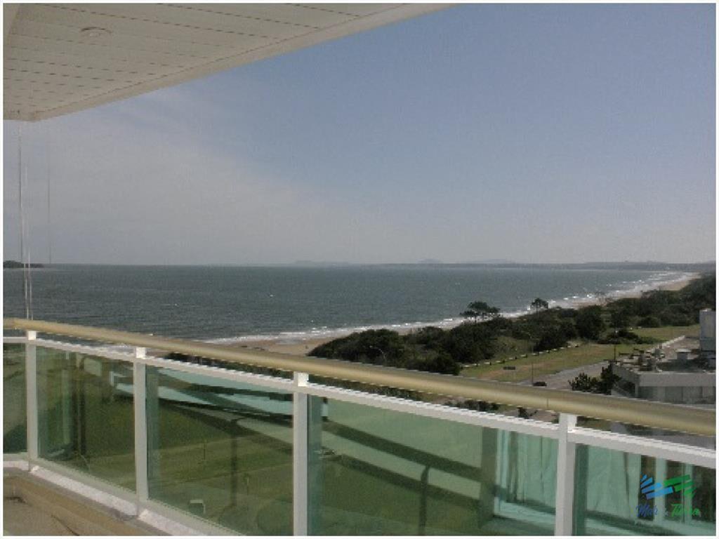 Apartamento de 3 dormitorios con vista al mar del