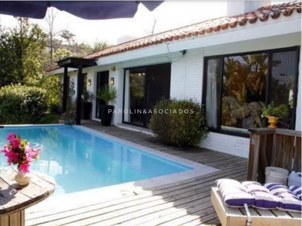Venta de casa de 6 dormitorios en zona exclusiva de Punta d
