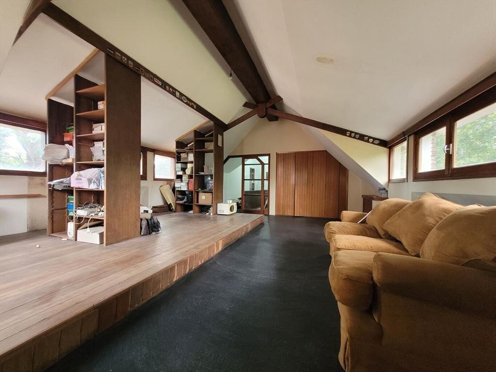 Excelente chalet sobre Av. Rivera próx. Bolivia