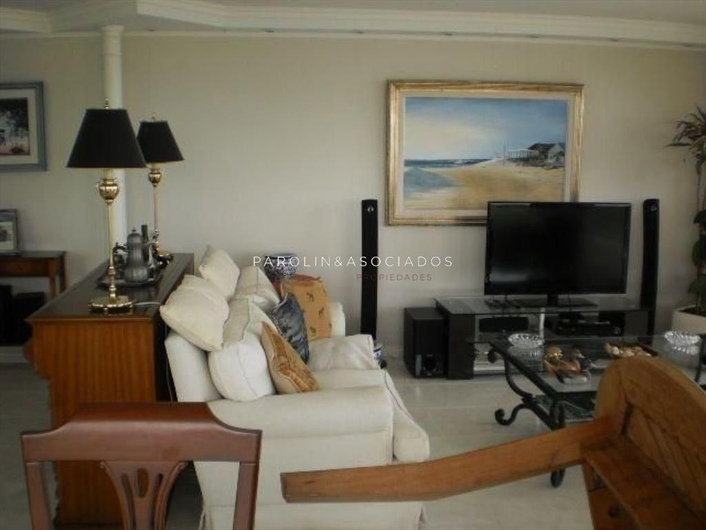 Apartamento de 3 dormitorios en Coral Tower, del