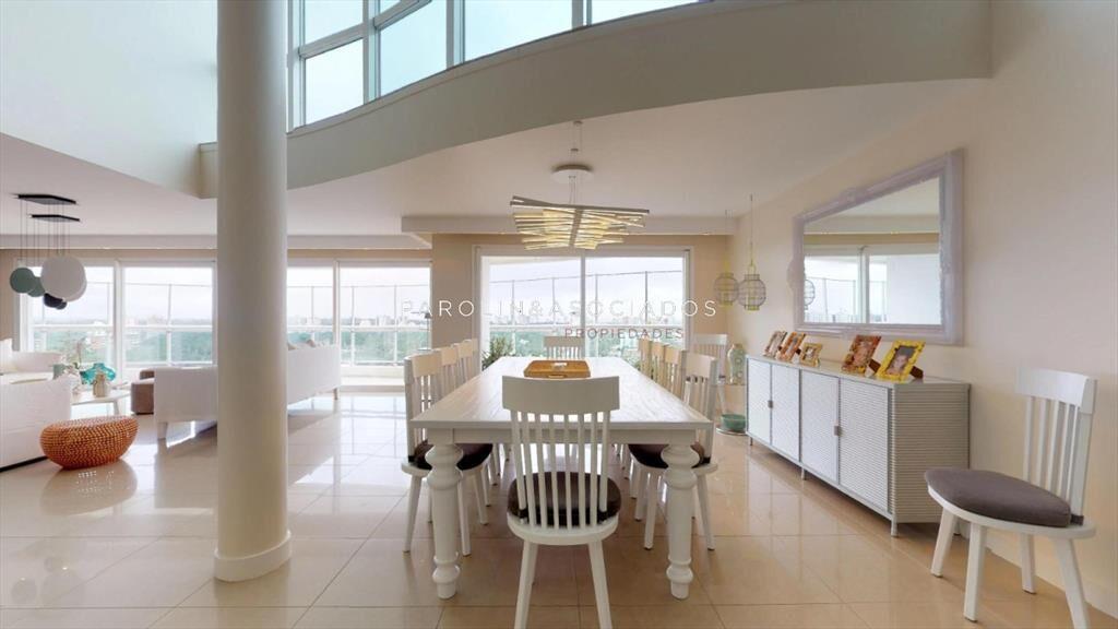 Penthouse en venta de 4 dormitorios en torre del