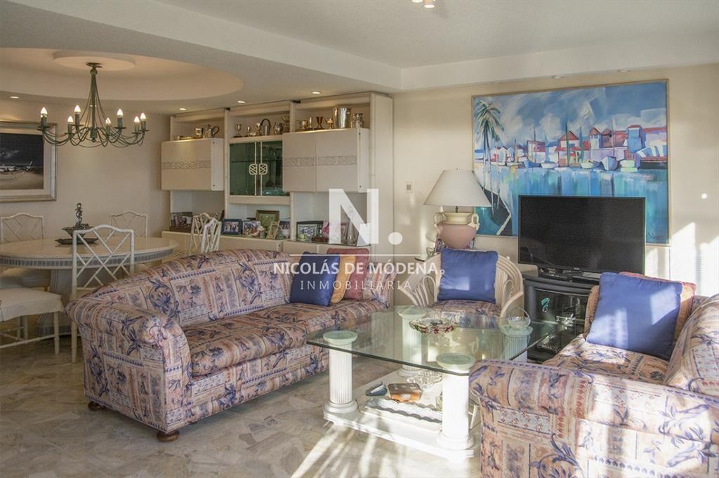 Departamento en venta frente a Playa Mansa en