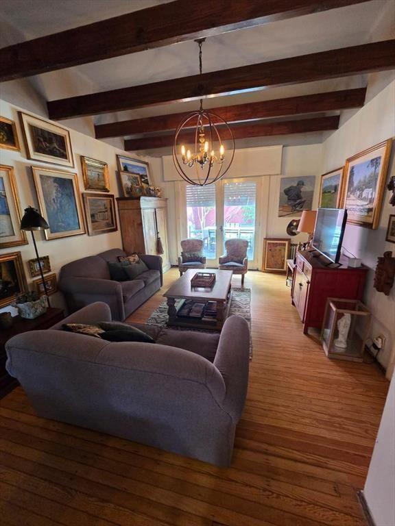 Proximo Berro y Bv España, 235 m2 + patio de 60 m2, padrón