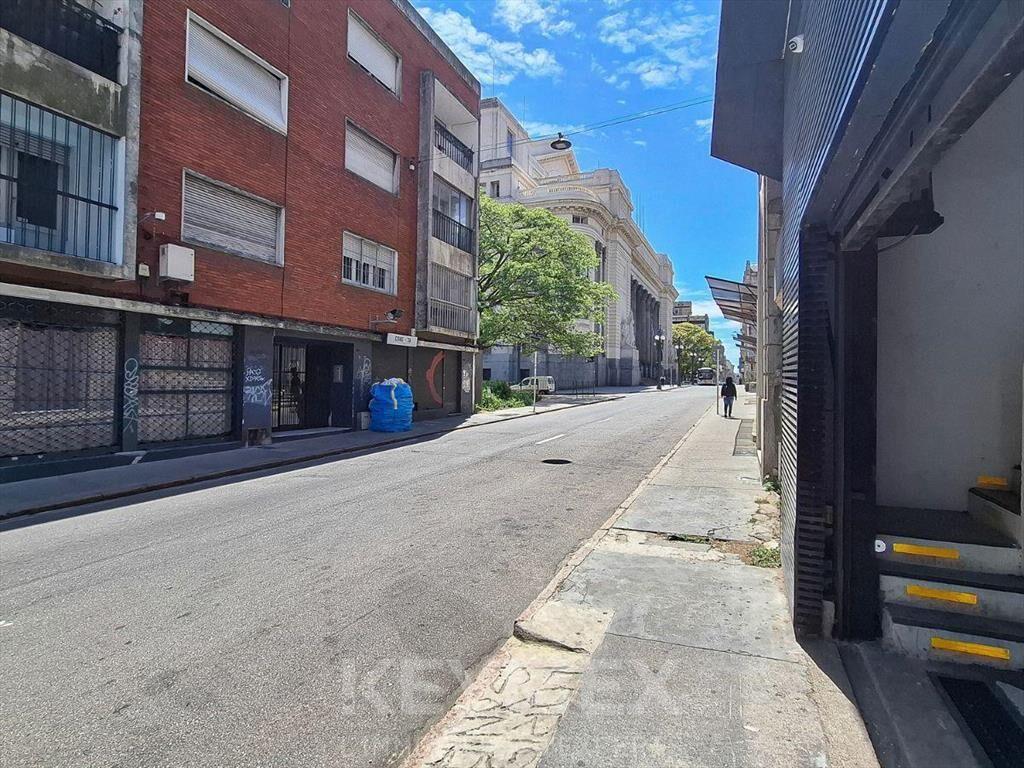 Venta de Parking con Renta actual en Ciudad Vieja