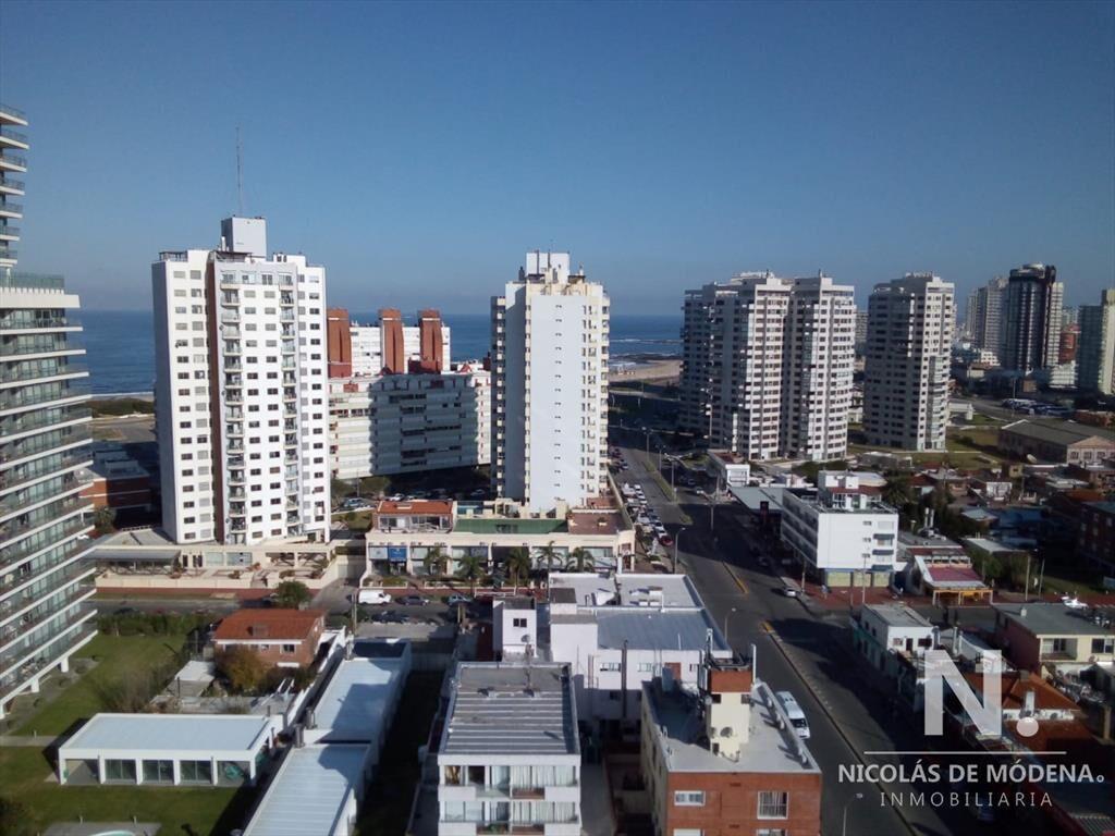 Departamento de 2 dormitorios con hermosa vista a playa bra