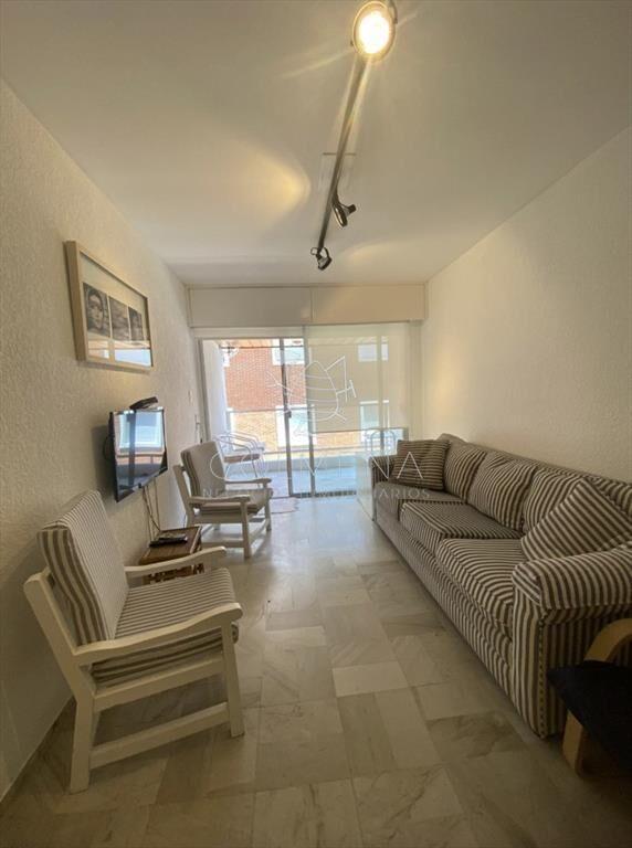Apartamento de 1 dormitorio con balcón en