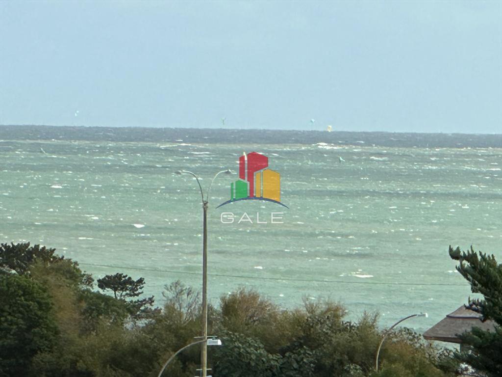 A pasitos del mar!