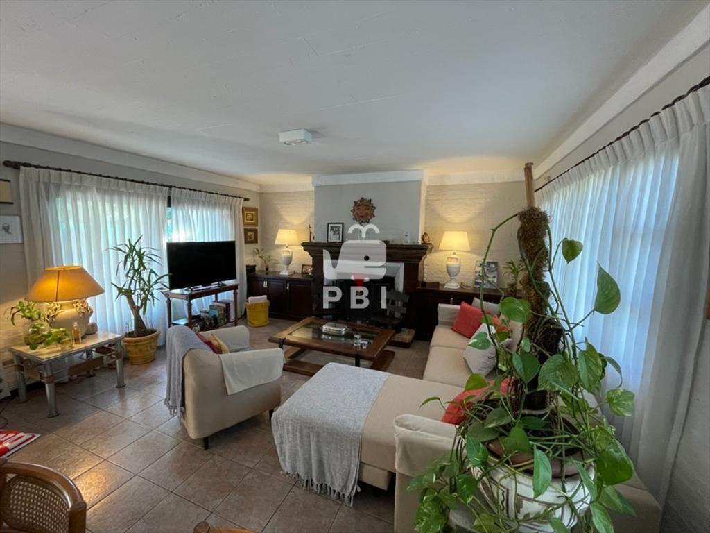 Venta de  casa 4 dormitorios+ servicio  - Ref :