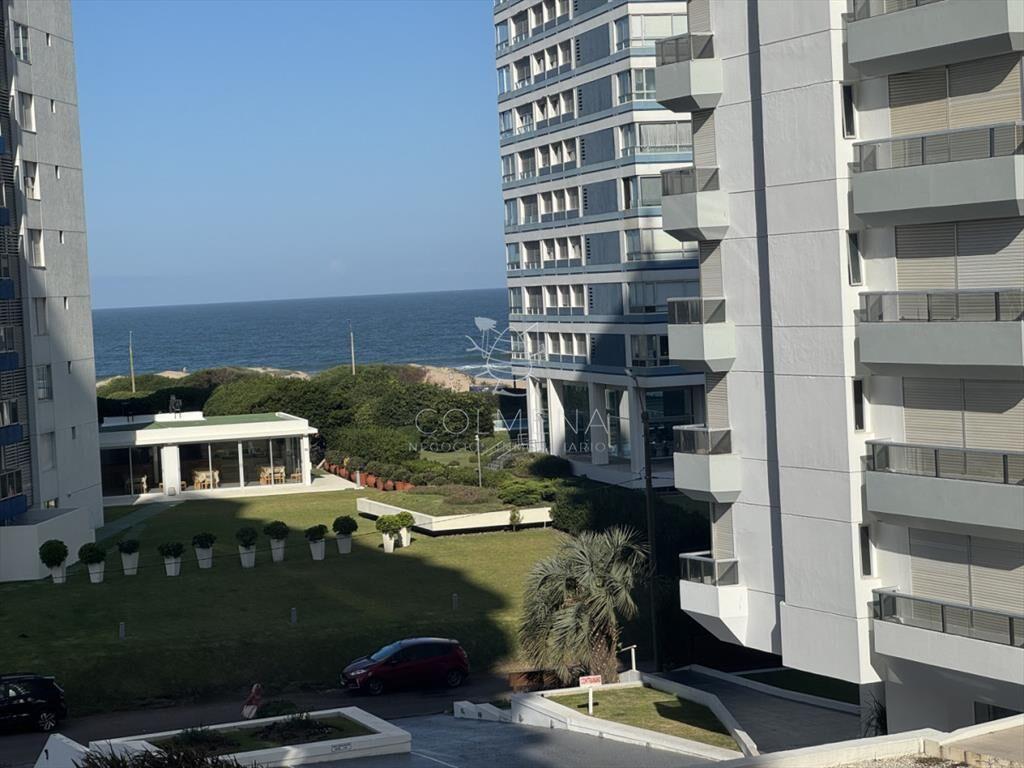Apartamento en venta con vista directa al mar