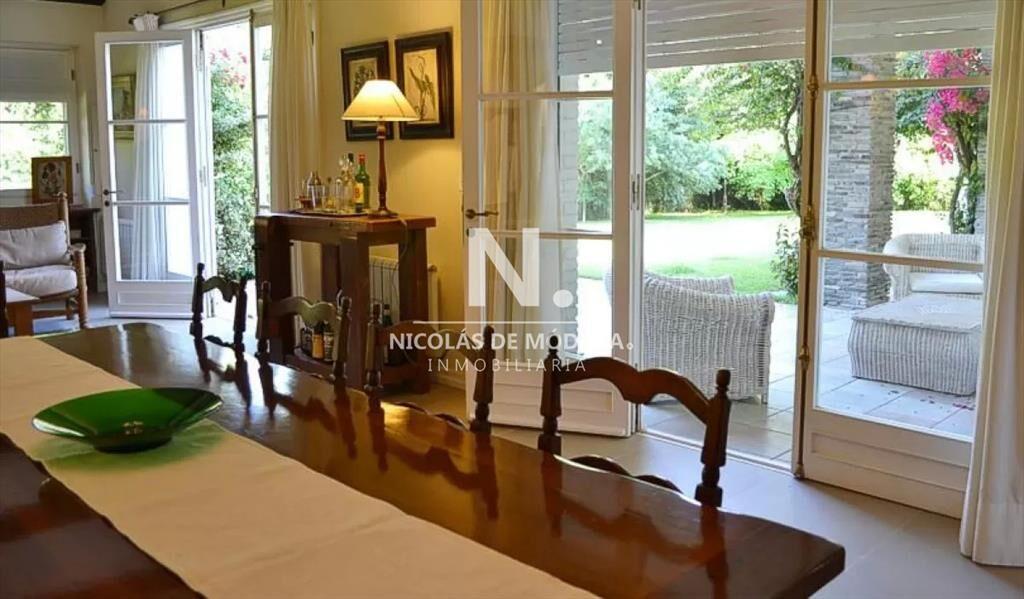 Impecable casa en venta comodo e iluminada.