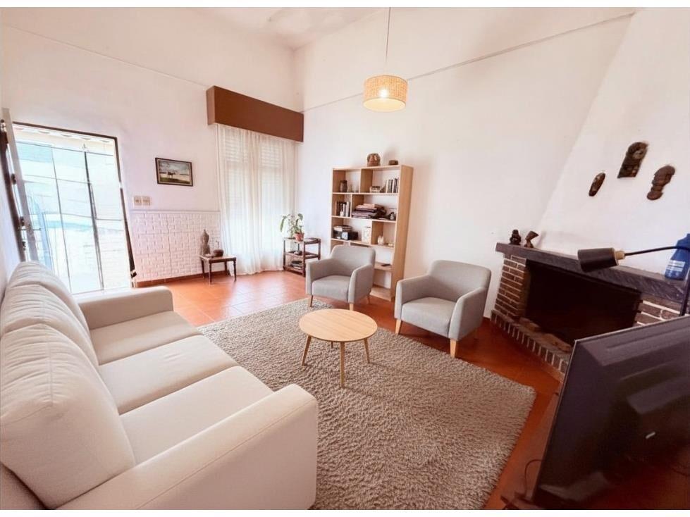 2271/1 casa 2 dorm Malvin cochera altillo jardin