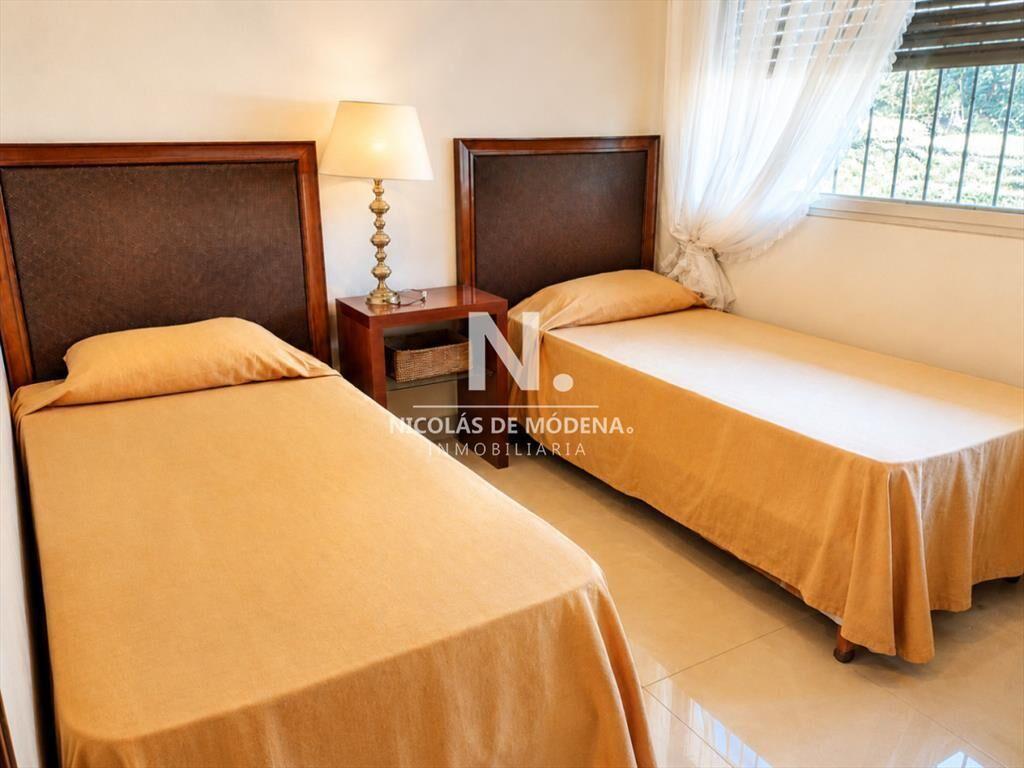 Espectacular chalet en zona residencial proximo a