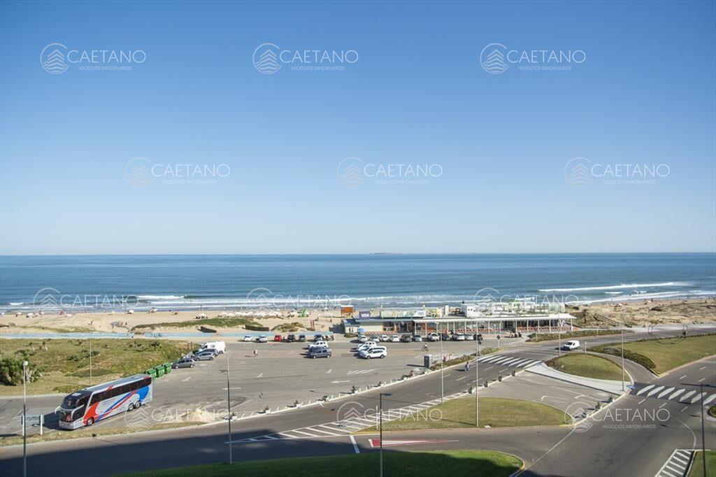 Vende apartamento de 3 dormitorios en Torre I, al