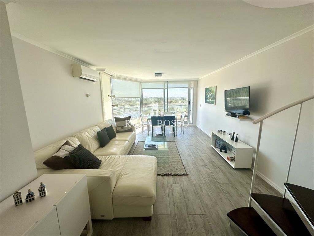 Pent House duplex en torre de categoria con