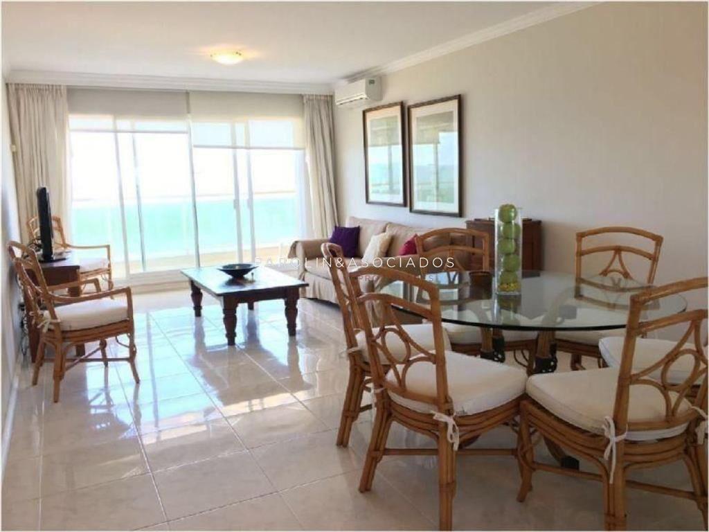 Apartamento de 3 dormitorios en Coral Tower, del