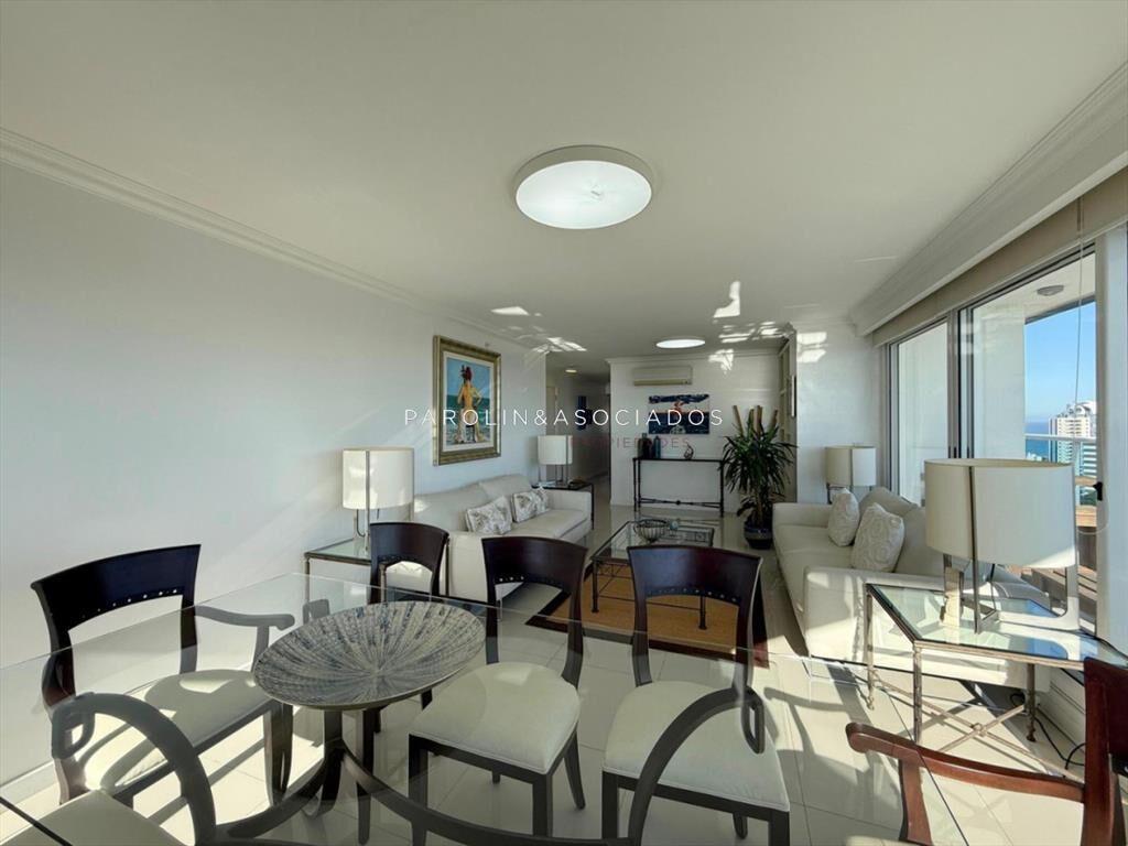 Apartamento en venta de 3 dormitorios mas de en