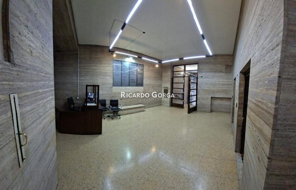 Oficina en venta en Ciudad Vieja sobre 25 de mayo. Escuc...