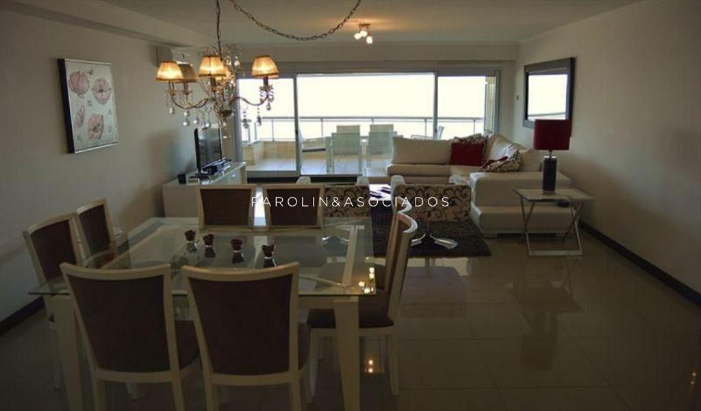 Apartamento en venta de 3 dormitorios en torre