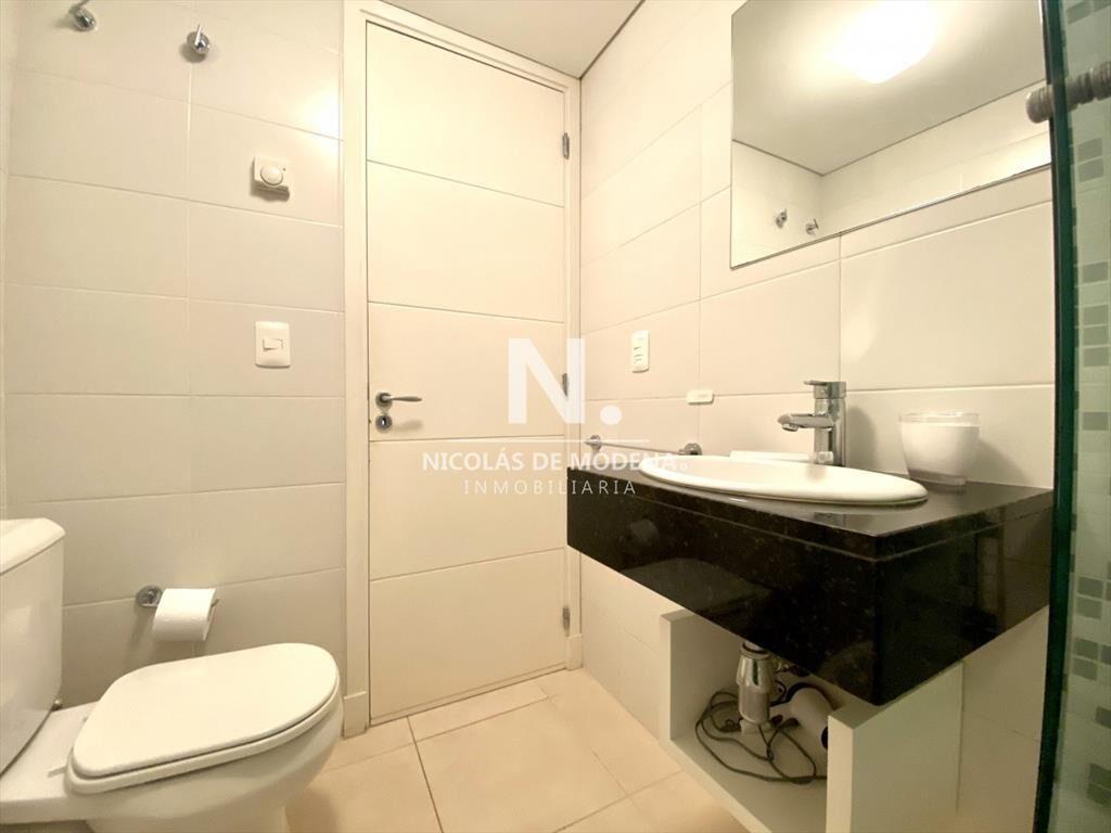 Hermoso apartamento de 3 dormitorios en torre de