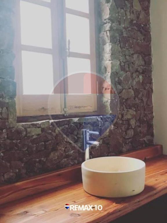 Casa centrica en muy buen estado.