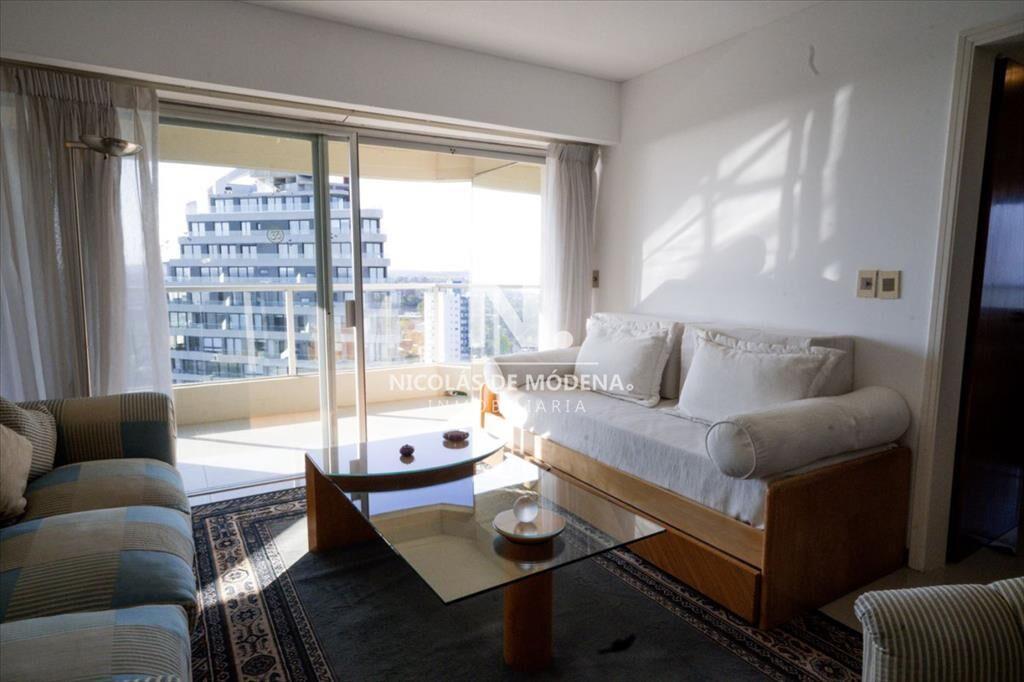 Vende apartamento en Roosevelt de 2 dormitorios,