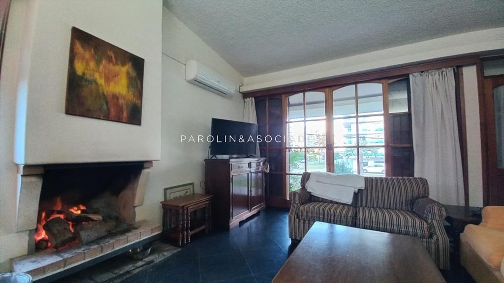 Casa en venta de 3 dormitorios + dependencia en 4