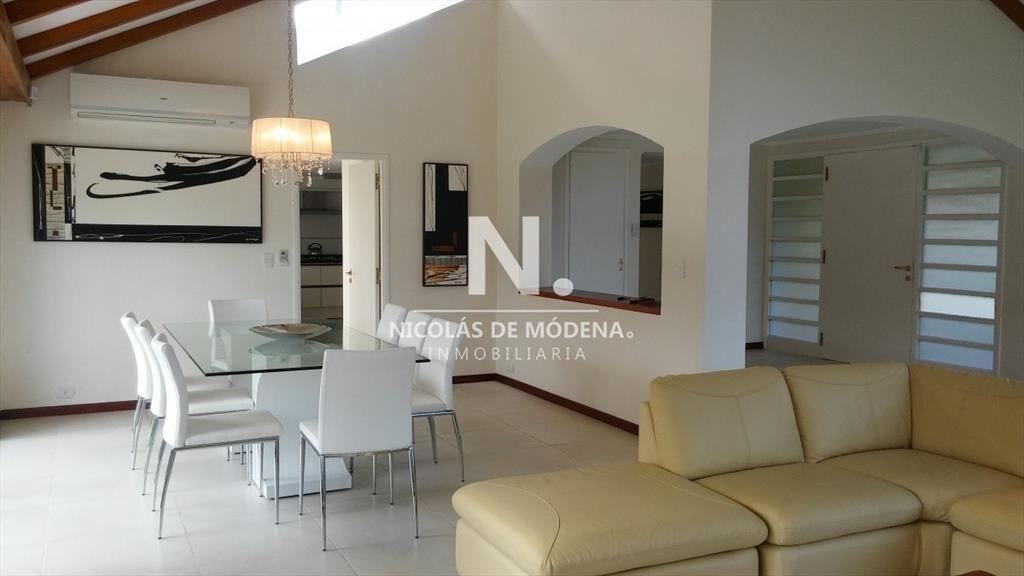 Hermosa casa de 4 dormitorios en venta en la zona de la Man