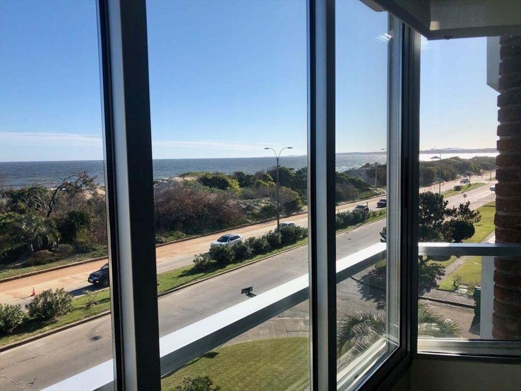Apartamento totalmente reciclado frente al mar en la Playa