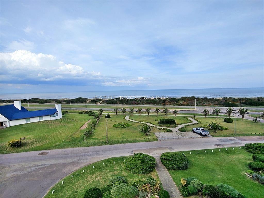 Apartamento en venta en primera fila en Le Sablón, Punta d