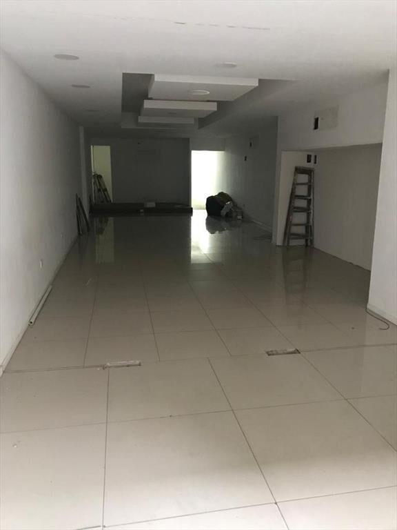 Venta amplia oficina comercial por calle Andes Centro
