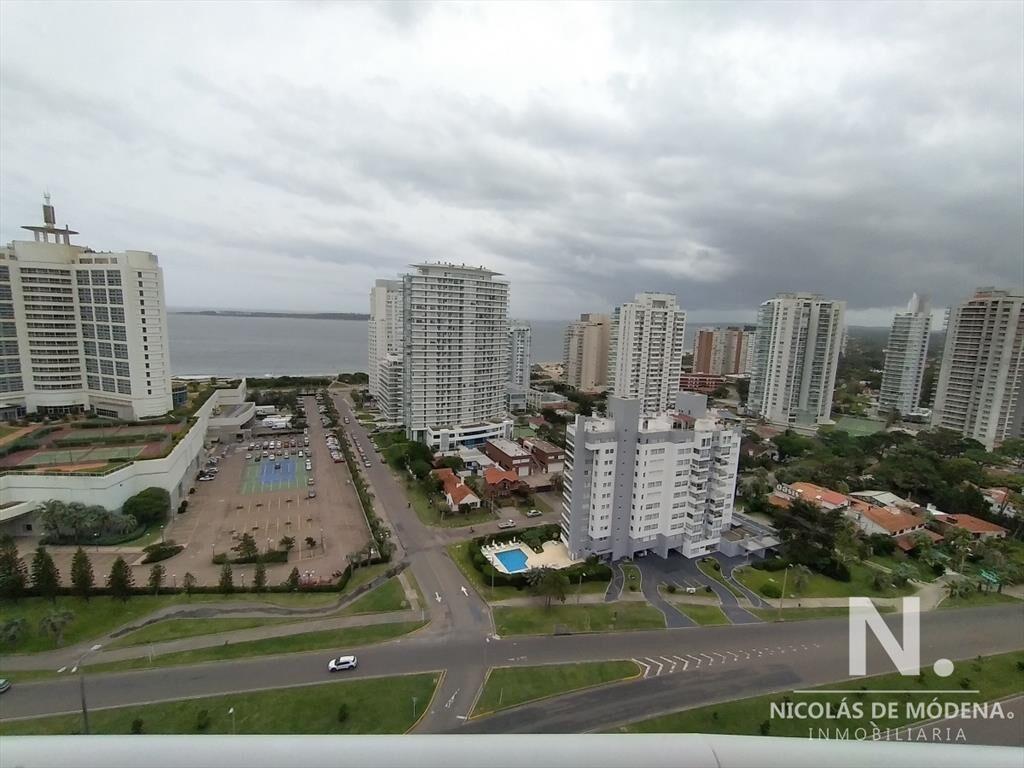 Playa Mansa , deartamento de 2 dormitorios en venta