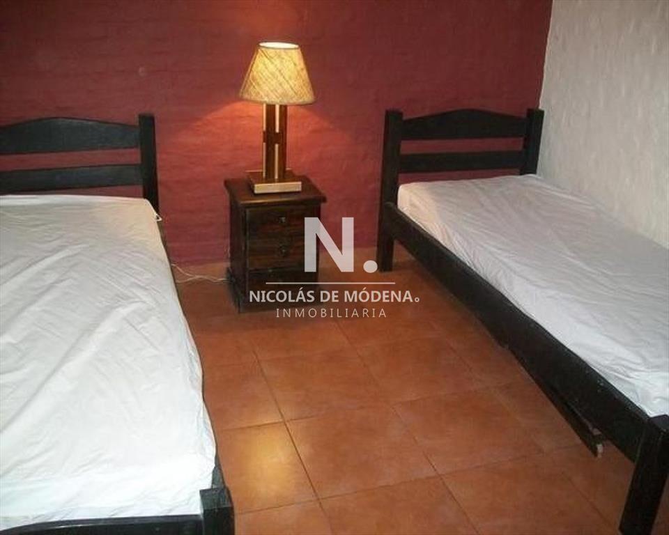 Casa en venta, a pocos metros del mar.