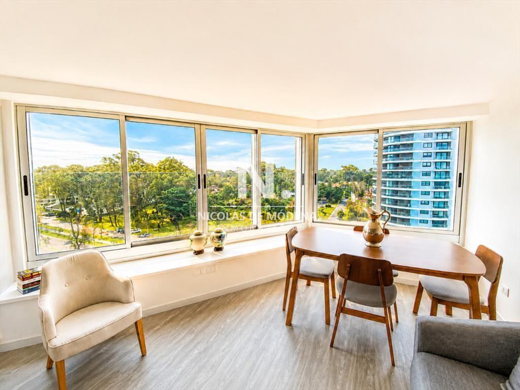 Cómodo Departamento sobre  Roosevelt en venta.