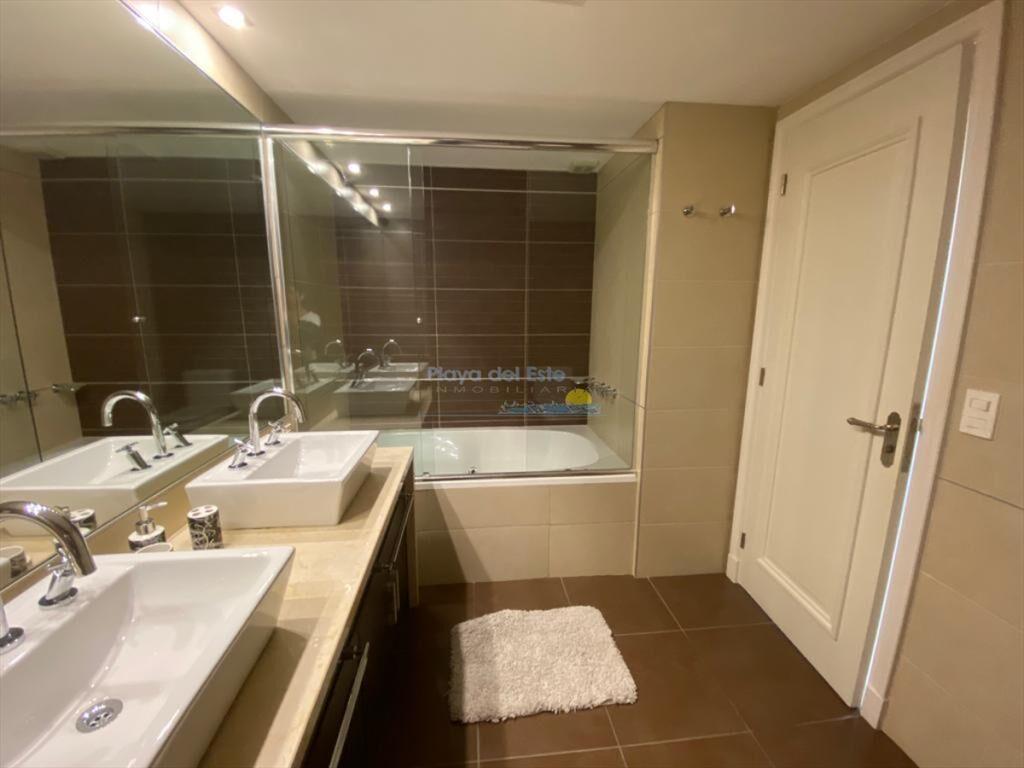 Apartamento en Alquiler de 2 dormitorios en Punta