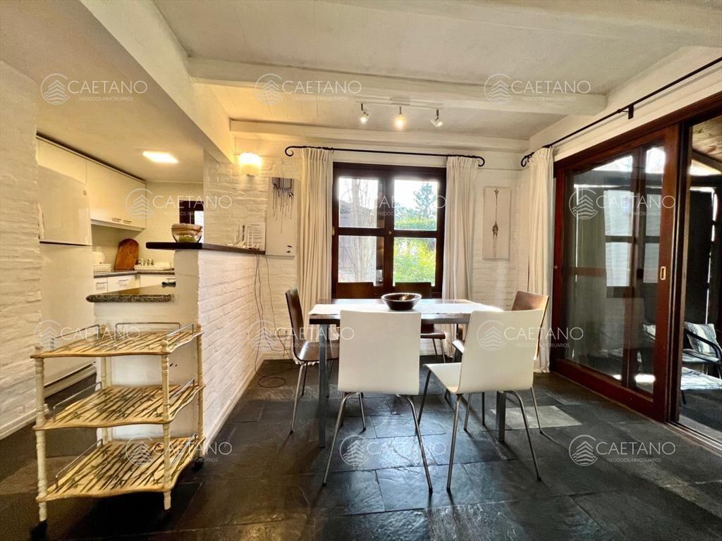 CASA EN VENTA 2 DORMITORIOS BARRIO PRIVADO PARQUE