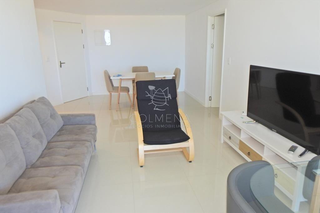 Precioso apartamento en Pinares Punta del Este.-